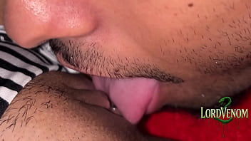 O amigo emprestou a mulher lambi o grelinho entupi a garganta e arrebentei a buceta até gozar