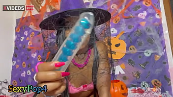 Brunette no dia das bruxas halloween