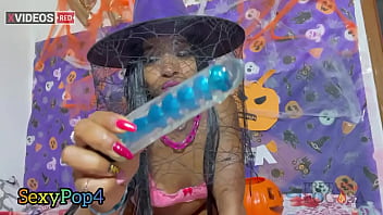 Brunette no dia das bruxas halloween