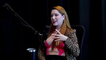 Começou com conteúdo caseiro adora seus pés tem diferença entre cama e câmera e sempre sonhou em entrar no pornô natasha fiore watch sheer red