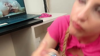 Mi vecino me folla duro por el culo despues de provocarlo