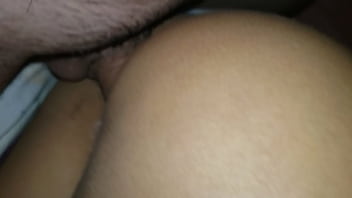 Fudendo a loirinha da bucetinha rosinha