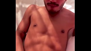 Famosinho Do Twitter Dando Pra Cara Do Grindr thumbnail