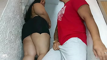 Llamo A Mi Vecino A Escondidas De Mi Marido Para Que Me Haga El Favorcito De Quitar Mi Calentura Historia Completa thumbnail