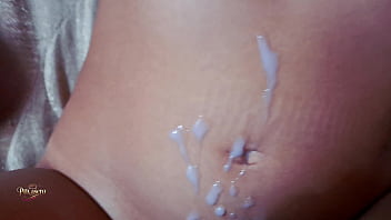 Que rica vaceada en la barriguita de mi chibola flash