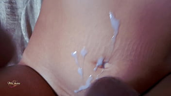 Que rica vaceada en la barriguita de mi chibola flash