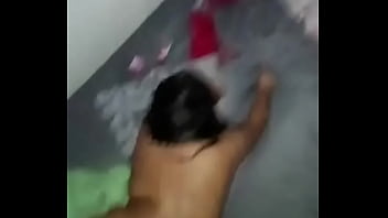 A putinha da minha esposa adora dar de 4 com o plug