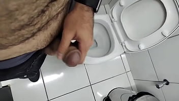 Horinha do almoço no trampo bora aproveitar pra fazer um carinho #xotaawards #pintoawards #punheta #littlecock #littled