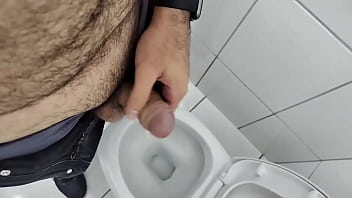 Horinha do almoço no trampo bora aproveitar pra fazer um carinho #xotaawards #pintoawards #punheta #littlecock #littled