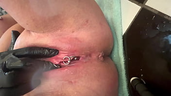 Pierced clit hard rubbing in latex gloves and hard stream pee