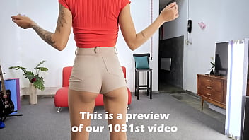 Puffy cameltoe round ass beautiful face long tongue slut