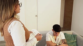 Mi maestra de casa me ayuda a pasar mis materias con una buena follada esteban gamboa