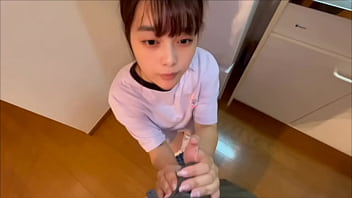 【素人カップルのsexが見てみたい】キッチンで彼氏といちゃいちゃしながらその場でえっちしちゃいました。奥まで突かれてイク