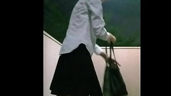 【朱音もみじ】恥ずかしのお尻　【野外露出】 thumbnail