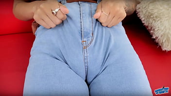 What an amazing ax cameltoe in tight jeans and perfect ass longue tongue superb babe