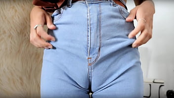 What an amazing ax cameltoe in tight jeans and perfect ass longue tongue superb babe