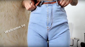 What an amazing ax cameltoe in tight jeans and perfect ass longue tongue superb babe