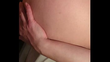 Elle ne sait pas ce qu'elle a des vulgarités écris dans son dos fuckyou