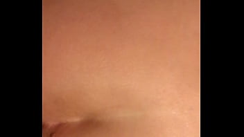 Elle ne sait pas ce qu'elle a des vulgarités écris dans son dos fuckyou