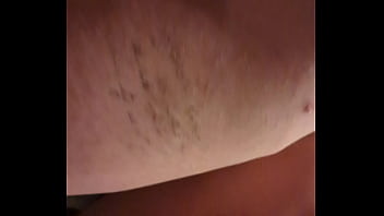 Elle ne sait pas ce qu'elle a des vulgarités écris dans son dos fuckyou