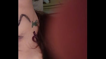 Elle ne sait pas ce qu'elle a des vulgarités écris dans son dos fuckyou