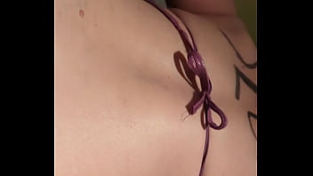 Elle ne sait pas ce qu'elle a des vulgarités écris dans son dos fuckyou