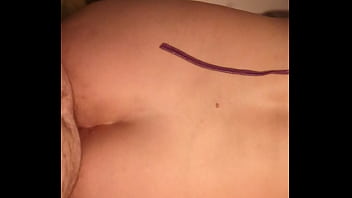 Elle ne sait pas ce qu'elle a des vulgarités écris dans son dos fuckyou