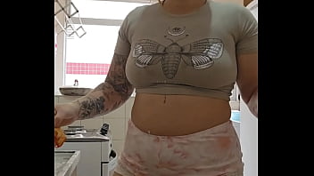 Coloquei essa roupinha porque hoje vou receber um amigo em casa sem meu marido saber