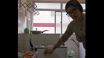 Coloquei essa roupinha porque hoje vou receber um amigo em casa sem meu marido saber