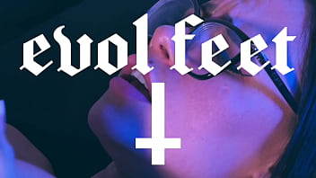 How long could you stay licking my toes without cumming