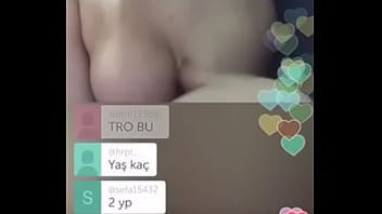 Acariciando suas belas tetas