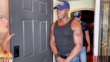 Cap s3e11 taylor rae gets her house raided by popo