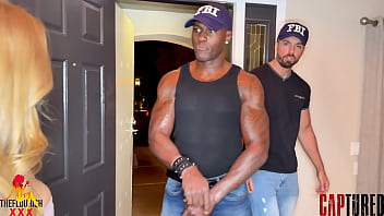 Cap s3e11 taylor rae gets her house raided by popo