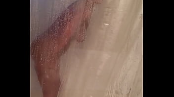 Mandeezy4u2 puddles herself