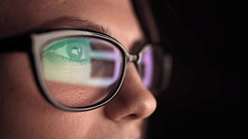 Tu as déjà imaginé regarder cette belle femme sans être prisonnier d’une prison mentale