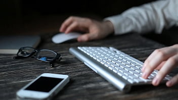 Tu as déjà imaginé regarder cette belle femme sans être prisonnier d’une prison mentale