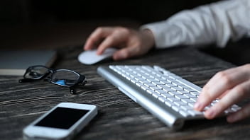 Tu as déjà imaginé regarder cette belle femme sans être prisonnier d’une prison mentale