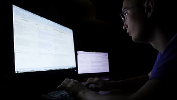 Tu as déjà imaginé regarder cette belle femme sans être prisonnier d’une prison mentale