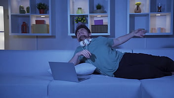 Tu as déjà imaginé regarder cette belle femme sans être prisonnier d’une prison mentale