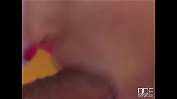 Bobbin the knob in doggy position