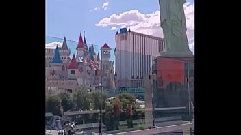 Vegas vacation fucking sum thick on a bed of hundreds and roses