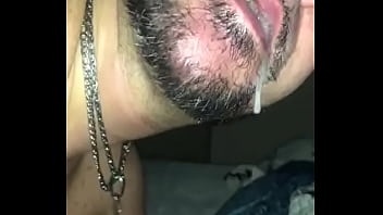 Argentino Levando Leitada Na Boca thumbnail