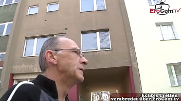 Notgeiler alter mann überredet mollige blondine zum sex