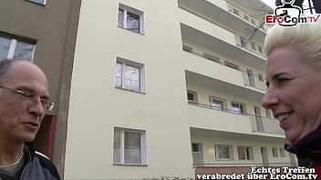 Notgeiler alter mann überredet mollige blondine zum sex