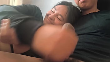 Mi amiga cristiana de 18 años quiere sacarme leche su novio piensa que esta estudiando en la universidad pero ella se falta para tener sexo conmigo