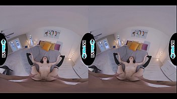 Hot brunette babe gets fucked virtually Hot brunette babe gets fucked virtually