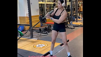 Let’s “get low “with this barbell workout to move fasttwitch muscles #fasttwitch #muscles #strongwomen #fyp #d