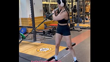 Let’s “get low “with this barbell workout to move fasttwitch muscles #fasttwitch #muscles #strongwomen #fyp #d