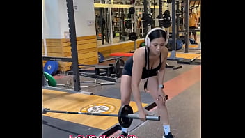 Let’s “get low “with this barbell workout to move fasttwitch muscles #fasttwitch #muscles #strongwomen #fyp #d