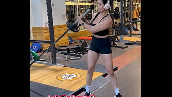 Let’s “get low “with this barbell workout to move fasttwitch muscles #fasttwitch #muscles #strongwomen #fyp #d